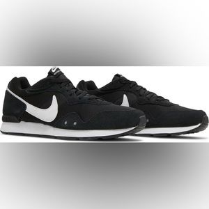 Nike Size 10 Women’s Venture Runner Black
